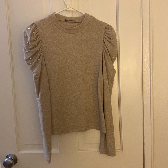 Zara oatmeal puff sleeve top with pearls - Picture 2 of 5